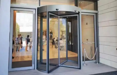 庆阳旋转门改善残障人士的出行体验！